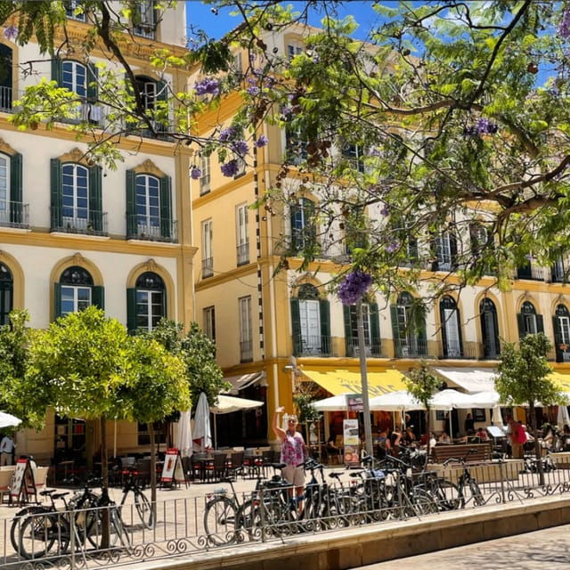 Malaga: Castle Hill and Fisherman Village E-Bike Tour - Discovering the Fisherman Village