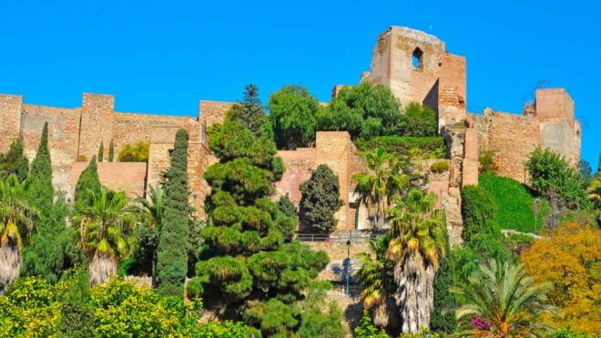Málaga: City Exploration Game and Tour on Your Phone - Features Included
