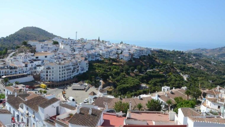Malaga: Frigiliana & Nerja Tour With Local Product Tastings - Discovering Nerja