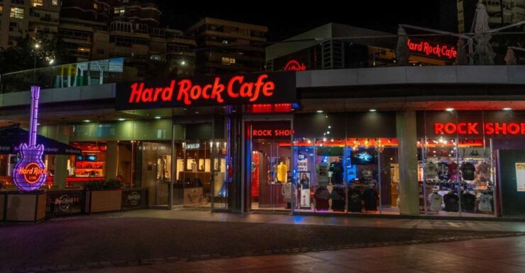 Malaga: Hard Rock Cafe Entrance With Lunch or Dinner - Full Description