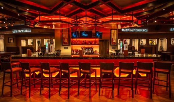 Malaga: Hard Rock Cafe Entrance With Lunch or Dinner - The Sum Up