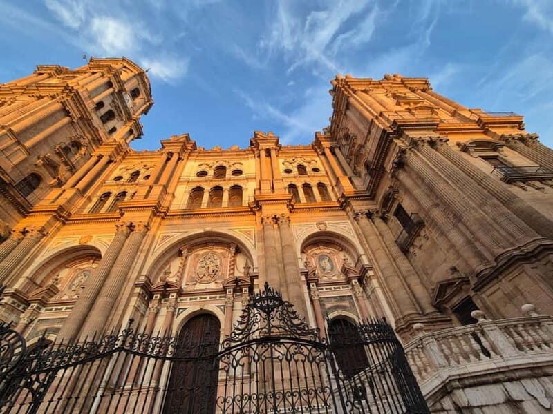 Málaga: Highlights Walking Tour with Drinks and Tapas - Exploring Málaga’s Historic Monuments