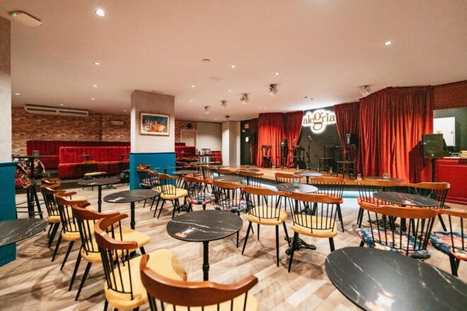 Málaga: Live Flamenco Show at Flamenco Alegría - Accessibility and Language Support