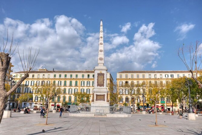 Malaga Nightlife Pub Crawl Tour With Drinks and Clubs Entry - The Sum Up
