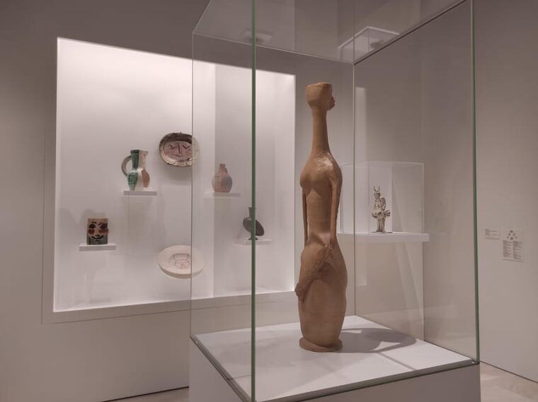 Malaga: Old Tour Walking Tour W/Cathedral & Picasso Museum - Meeting Point and What to Bring