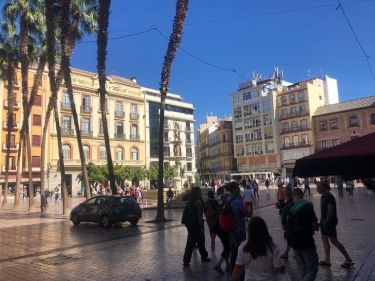 Malaga: Premium Guided Bike Tour - Visiting the Luxurious New Marina and Historic Center