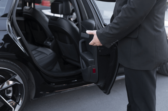 Malaga: Private Transfer to Granada - Group Capacity