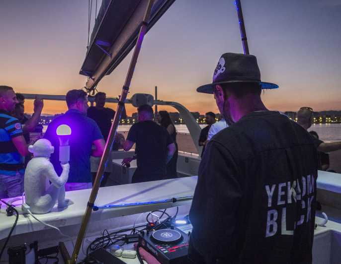 Malaga: Sailing Catamaran Sunset Cruise With Live DJ & Drink - Experience Highlights