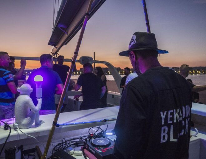 Malaga: Sailing Catamaran Sunset Cruise With Live DJ & Drink - Customer Reviews
