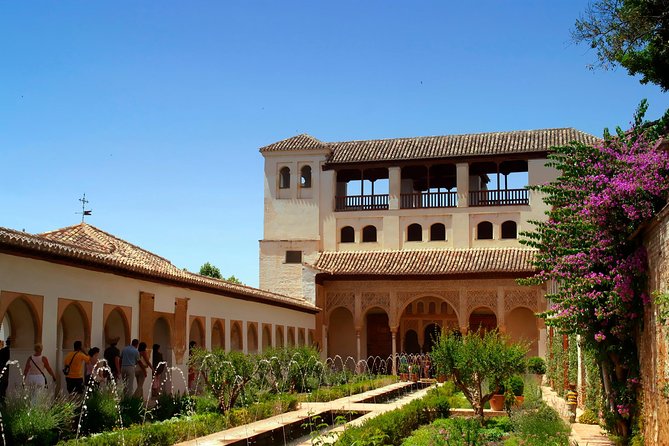 Malaga Shore Excursion: Skip-the-Line Alhambra and Generalife Gardens Tour - Overview of Granada