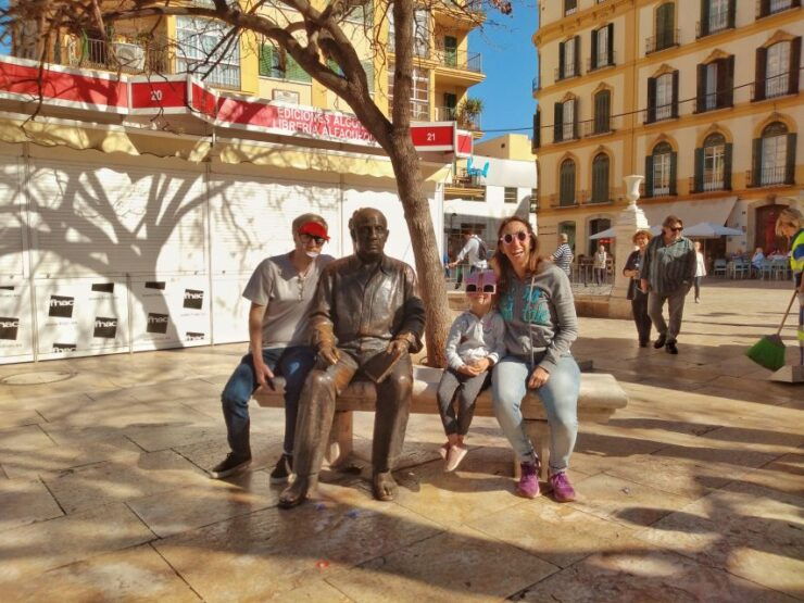 Malaga: Sightseeing Treasure Hunt & Private Paparazzi - Experience Highlights