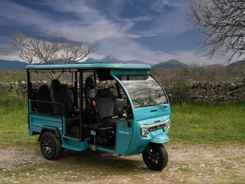 Malaga: Tour in a comfortable, modern, eco-friendly, and socially conscious electric tuk tuk. - Malaga: Tour in a comfortable, modern, eco-friendly, and socially conscious electric tuk tuk