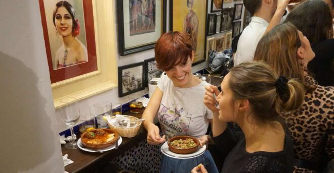 Málaga: Traditional Tapas and Wine Tour - Exploring Málagas Oldest Taverns