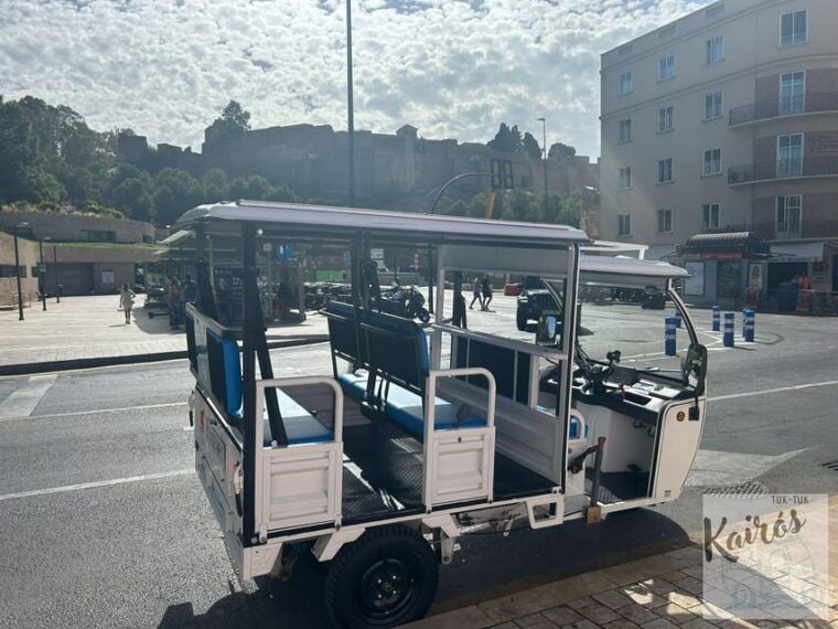Malaga: Tuk Tuk Tour - Personalized Tour Experience