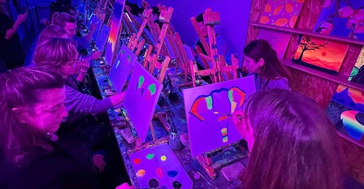 Málaga: Wine Gogh Glow Academy Paint and Sip Class - Good To Know
