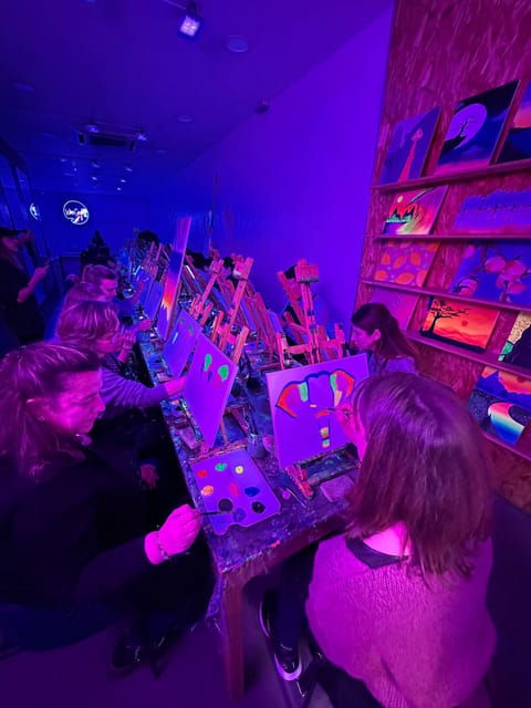 Málaga: Wine Gogh Glow Academy Paint and Sip Class - Experience Highlights