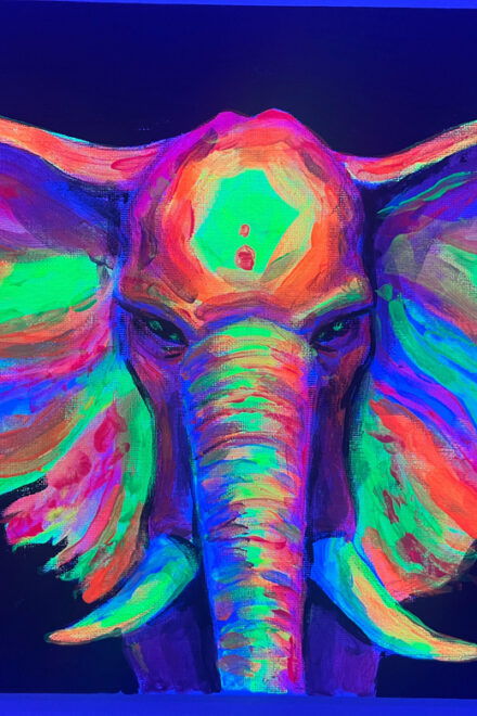 Málaga: Wine Gogh Glow Academy Paint and Sip Class - Class Inclusions
