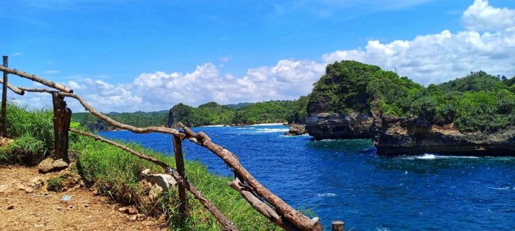 Malang: South Beaches Tour With Private Transfer - Itinerary Highlights