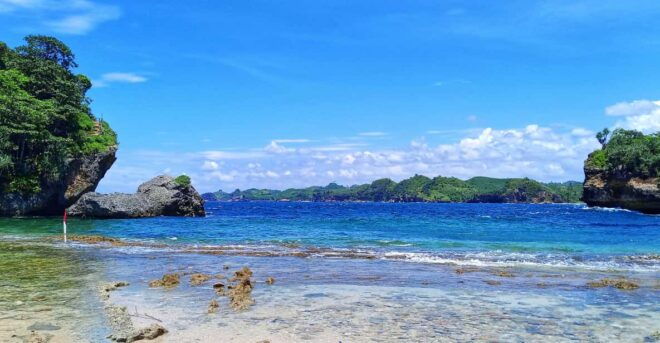 Malang: South Beaches Tour With Private Transfer - Beach Experiences