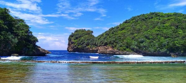 Malang: South Beaches Tour With Private Transfer - Booking and Cancellation Policy