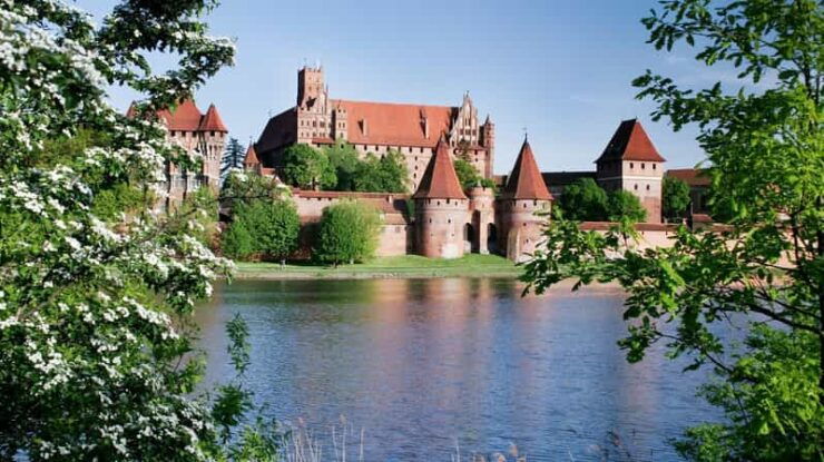 Malbork: Castle of the Teutonic Oder From Warsaw - Private - Transportation and Logistics