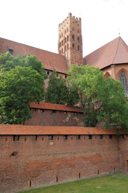 Malbork: Castle of the Teutonic Oder From Warsaw - Private - Guided Experience