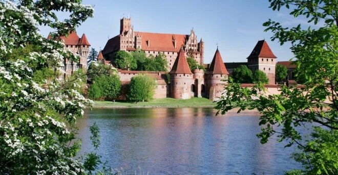 Malbork: Castle of the Teutonic Oder From Warsaw - Private - Malbork Castle History