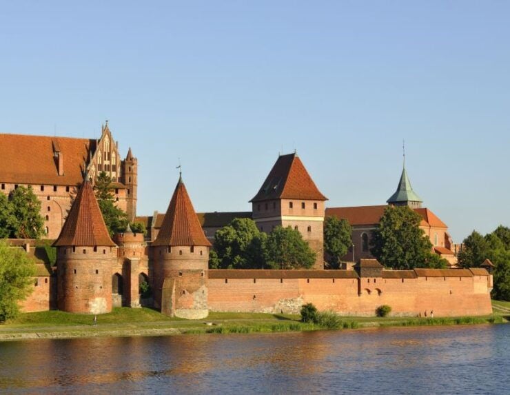 Malbork Castle Tour: 6-Hour Private Tour - Castle Exploration