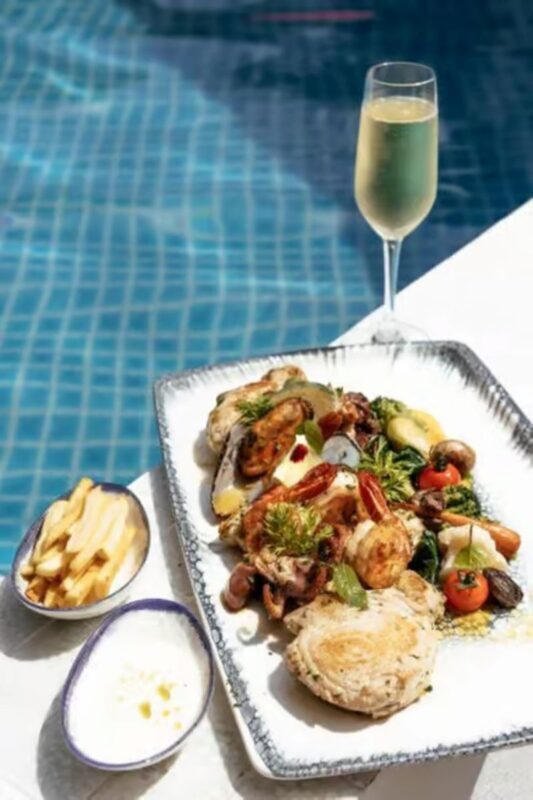 Male/Hulhumale: Cinnamon Dhonveli Day Pass with Lunch & Drinks - Beach, pool, and lagoon time