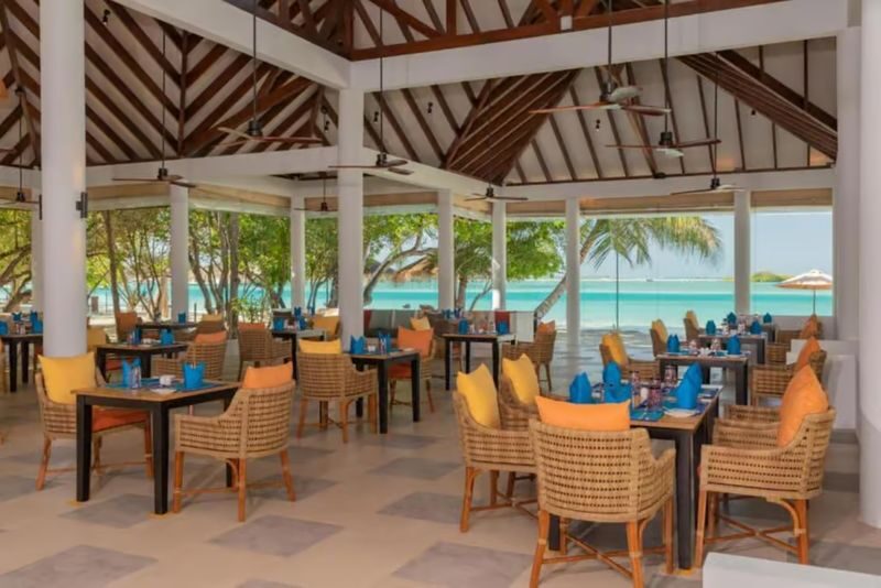 Male/Hulhumale: Cinnamon Dhonveli Day Pass with Lunch & Drinks - Buffet lunch, snacks, and package choices