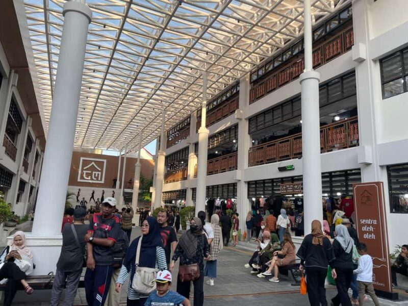 Malioboro Street Walking Tour with 5 local snacks tasting - What Makes This Tour Stand Out?