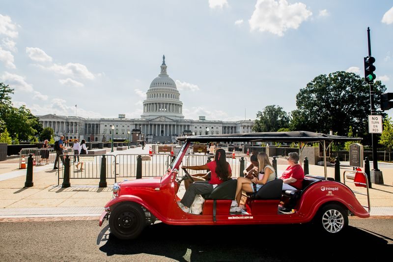 Mall and Monuments Electric Car Tour in Washington DC - White House and Capitol Hill from the road
