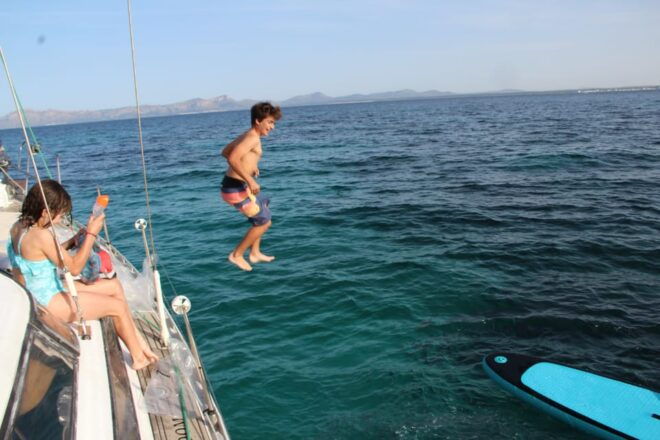 Mallorca/Alcudia: Boat Trip With Snack and Swim - Typical Majorcan Snack and Wine