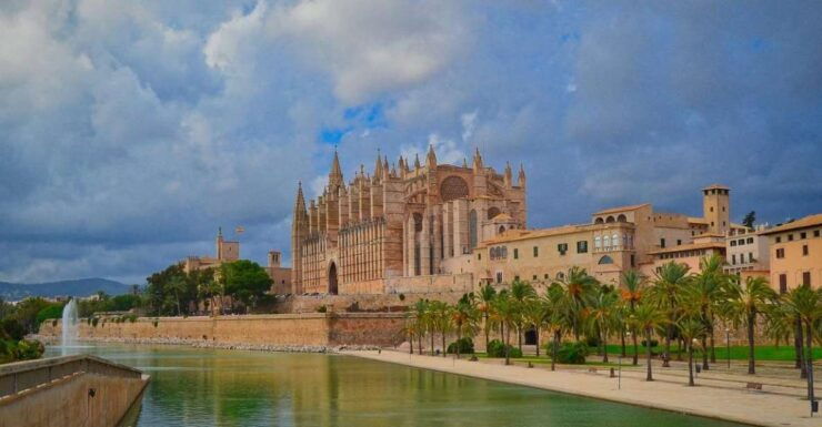 Mallorca and Cathedral Private Walking Tour - Experience Highlights