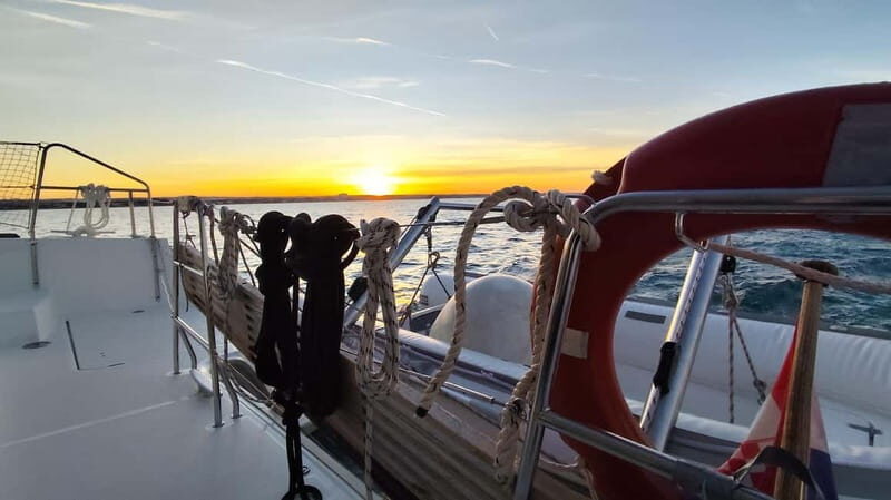Mallorca: Catamaran Boat Tour with Tapas - Good To Know