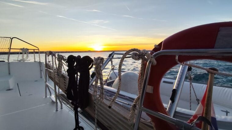 Mallorca: Catamaran Boat Tour With Tapas - Exploring the Mediterranean Waters