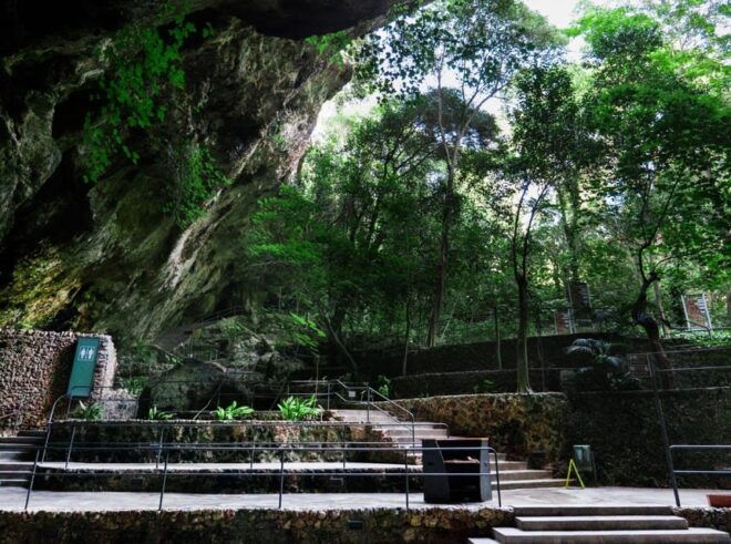 Mallorca: Drach Caves, Lake Martel, & Pearl Factory Day Trip - Exploring the Drach Caves