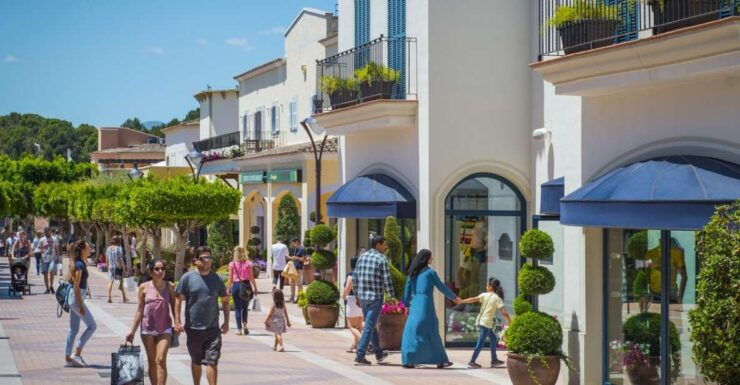 Mallorca: Fashion Outlet Shopping Excursion by Bus - Experience Highlights