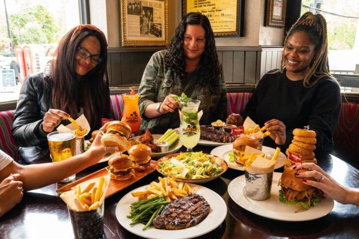 Mallorca: Hard Rock Cafe Entrance With Lunch or Dinner - Experience Details