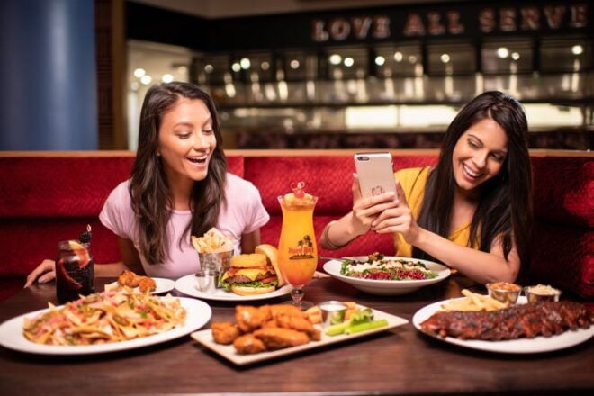 Mallorca: Hard Rock Cafe Entrance With Lunch or Dinner - Menu Options