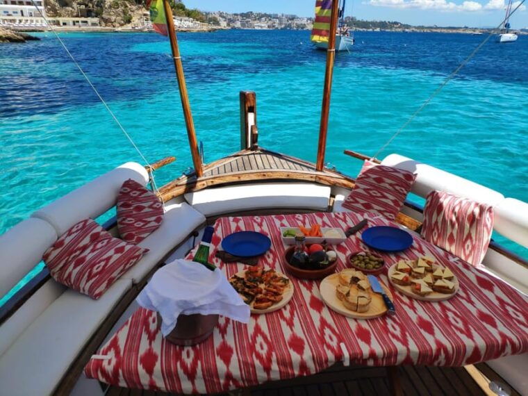 Mallorca: Llaüt Excursion Around Palma With Food and Drinks - Drinks and Refreshments