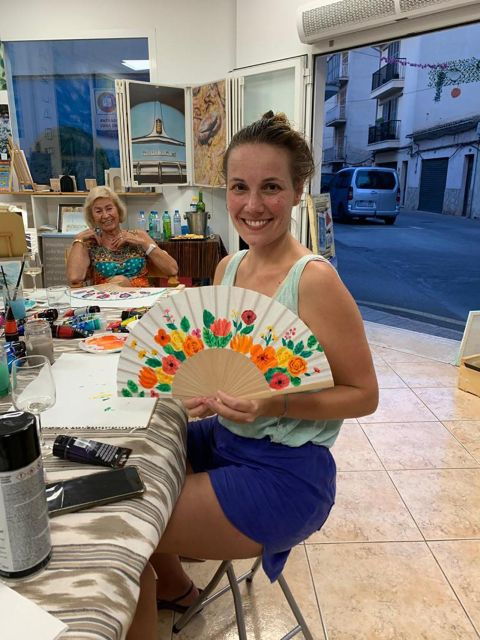 Mallorca/Porto Cristo: Design Your Own Spanish Hand Fan - Activity Details
