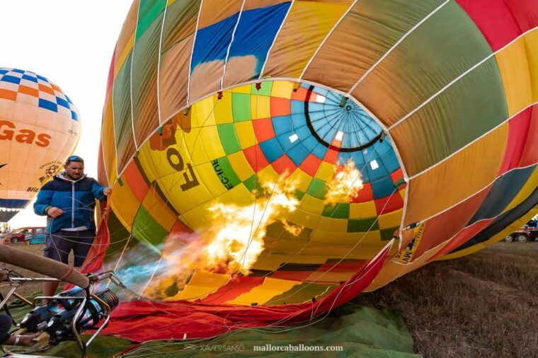 Mallorca: Sunset Balloon Ride - Pilots and Safety Measures