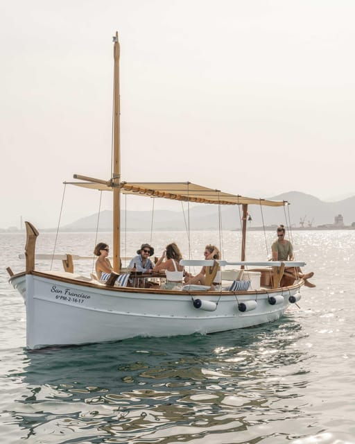 Mallorca: Traditional Llaüt Tour With Local Food - Dining Experience