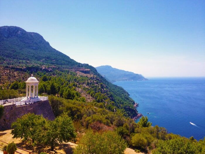 Mallorca: Valdemossa and Port of Soller Coca of Potato - Accessibility Considerations