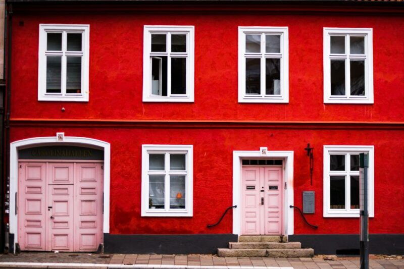 Malmö: Express Walk with a Local in 60 minutes - Good To Know