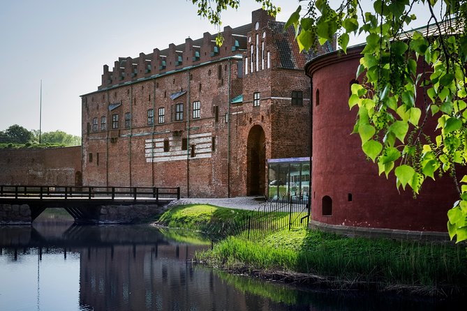 Malmö & Lund Tour, Crossing the Øresund Bridge to Sweden - Positive Feedback on Tour Guides