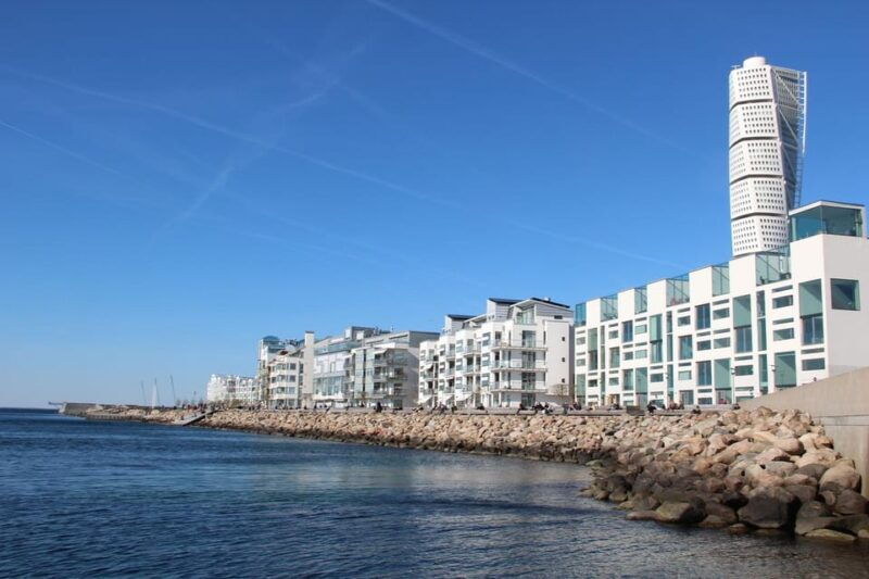 Malmö: Sightseeing and Landmarks tour by bike - A Practical Overview of the Malmö Bike Tour