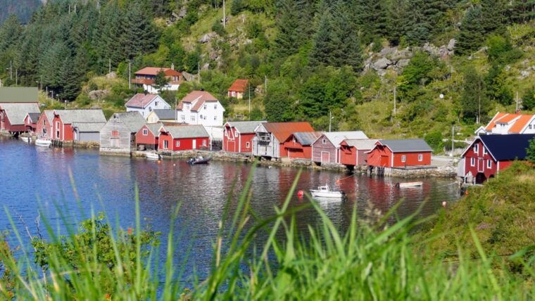 Måløy: Kannesteinen and Colorful Village Tour - In-Depth Look at Each Stop