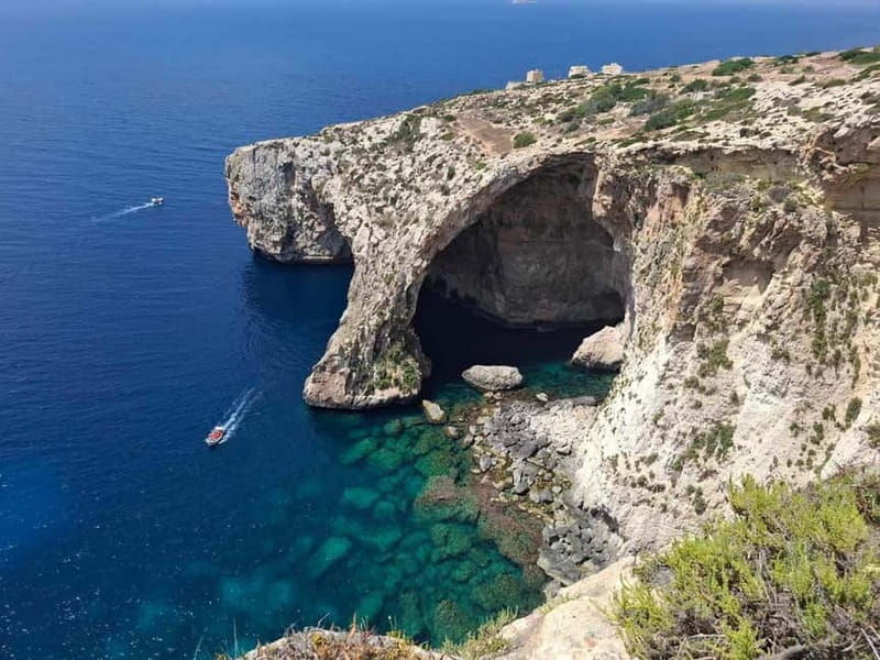 Malta: 5 hr Vintage Bus Tour - Mdina & Blue Grotto inc. food - A Nostalgic Ride Through Malta’s Best Sights